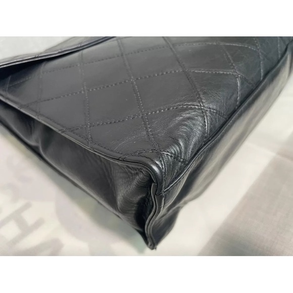 Authentic Chanel  black leather shoulder bag - Picture 4 of 15